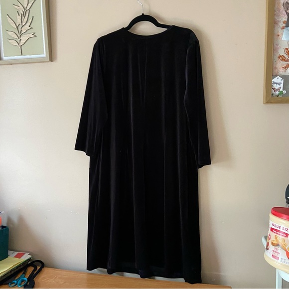 Lane Bryant• black velvet vneckline midi length dress 3/4 sleeve size 20 - Picture 6 of 13